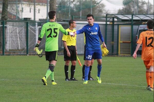SarahBarea8's tweet photo. Los porteros @1_craninx (Real Madrid) y @EmilAudero (Juventus) http://t.co/iQhNTz9XYf