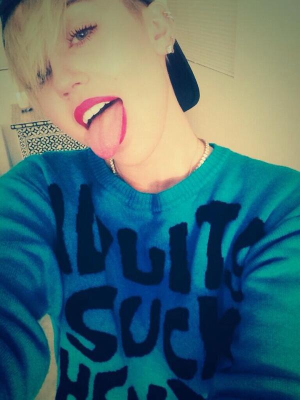 CarlyCyrus's tweet photo. 😛 http://t.co/W86wGAQK4j