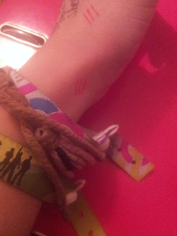 broganwallace_'s tweet image. Geography was boring so I sat and drew three reds lines all over my arms #quickfix #redlineproject