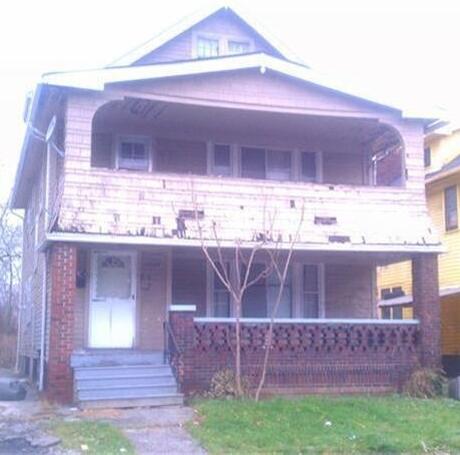bluetidegroup's tweet photo. *** GREAT DEAL ON A HANDYMAN SPECIAL*** CLEVELAND- MULTI -FAMILY DUPLEX. $2500  4 BEDROOM - 2 BATH - 2730 SQ FT http://t.co/qvHIiXkztZ
