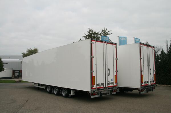 Van Eck levert 10 mega koeltrailers met ATP-certificaat klasse FRC!