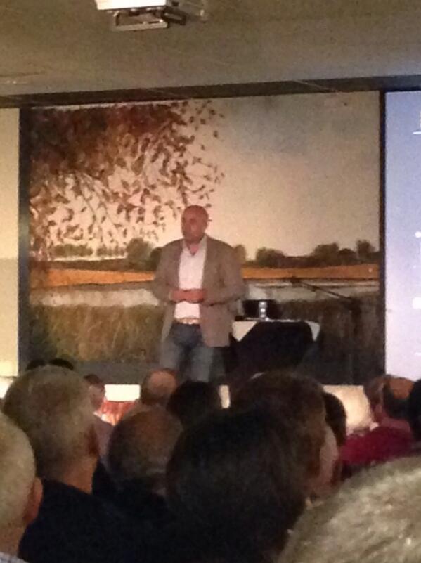 crisNL1970's tweet photo. John van den Heuvel spreekt op kieskring Particulieren @RaboHorstVenray. http://t.co/gU85FZJTc8