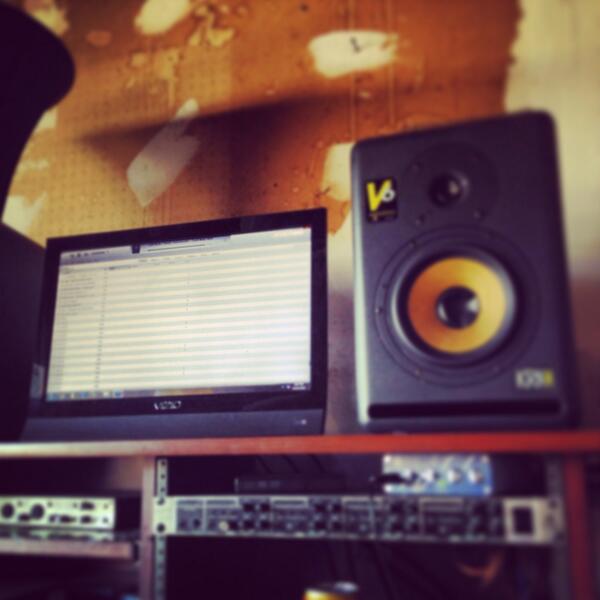 TheD2R_DoN's tweet image. This can Only Mean Im Workin... #HeadPhonesUp #LeaveMeTfAlone #D2r #Zone #Beats #Bars #PerfektinInMyGenre 🎤🎶