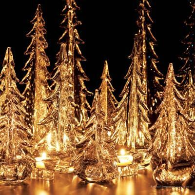 CottageChic1's tweet photo. Get a jump start on your holiday decorating with a Simon Pearce handblown glass christmas tree.  #christmas #decor http://t.co/Pd1Xmsh6Ju