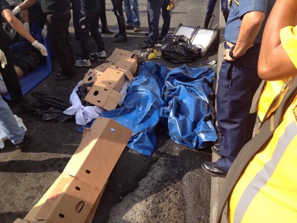 JeromeLantin's tweet photo. Anim patay matapos sagasaan ng bus sa Magallanes @DZMMTeleRadyo @ANCALERTS http://t.co/hjCdiCTglq