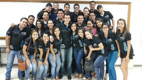 MorenoFernando_'s tweet photo. Con mis ahijados #Promo13 #GerenciaDeEmpresas #UCAT http://t.co/h7WOS7nU4z