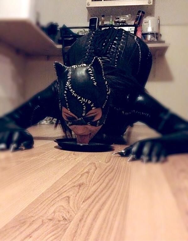 Ricey610's tweet photo. I don't know about you miss kitty...but I feel so much yummier...#Catwoman #Batman http://t.co/o2ppvFSoXm