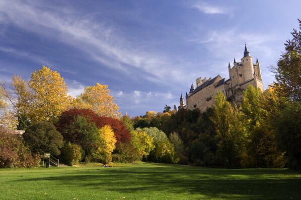 Lugares_Spain's tweet photo. #MaravillasDelOtoño #España #SEGOVIA http://t.co/C90Q7zw9lH