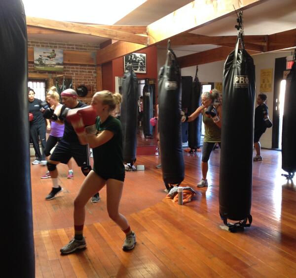 ClassicKickbox's tweet photo. You can ALWAYS count on Mauricio to put his 10AM boot camp class to WORK! Boom, boom, POW! #kickboxing http://t.co/FepNXaegAk