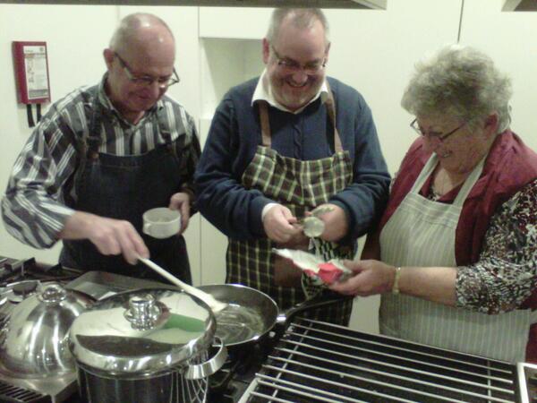 stgmelion's tweet photo. Eerste #huiskamerproject samen koken @gemeenteleudal &amp; vrijwilligers op locatie Hoeve de Kaolder succes #socialreturn http://t.co/8ZhXWQ2A4n