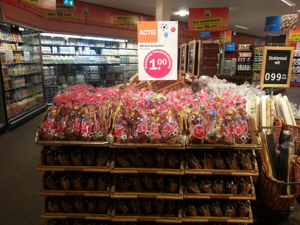 Woensdag krentenbollendag! Ook aankomende week weer een zak krentenbollen voor slechts €1.-