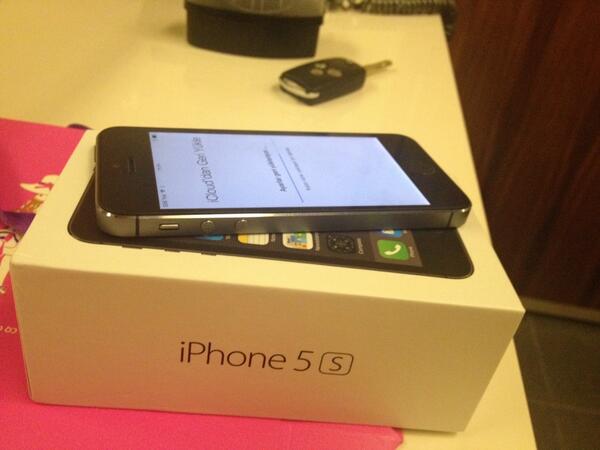 MertCanUlku's tweet photo. Aldım telefonumu sonunda :) http://t.co/DoA8CUDo0a