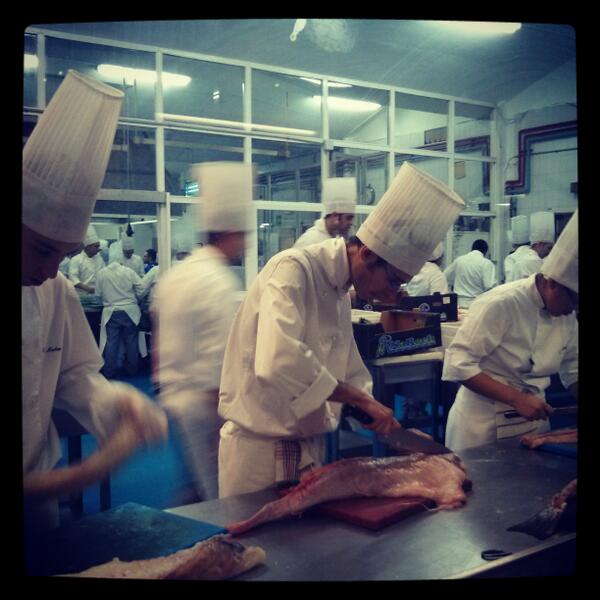 fabiang's tweet photo. Hoy nos cocinan los zagales de la escuela, que mola mil http://t.co/OBDowvX2rX