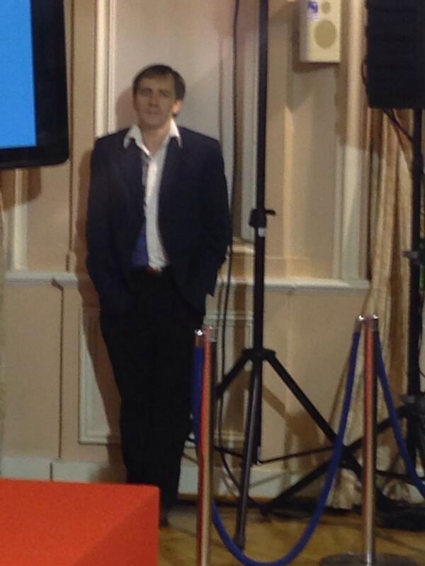 gillesbruno's tweet photo. .@ArnauddMercier, the standing man #Assises2013 #Obsweb http://t.co/3nbWVZqPy5