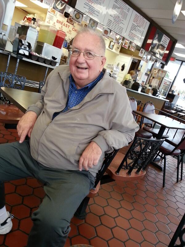 HungryHaus's tweet photo. @ChickenNSpice  KR is a great host, congrats on 35 yrs. in #Joliet. #macncheesebites #chunks #myfab5 #GeorgeNEddie http://t.co/RPMBAISV7u
