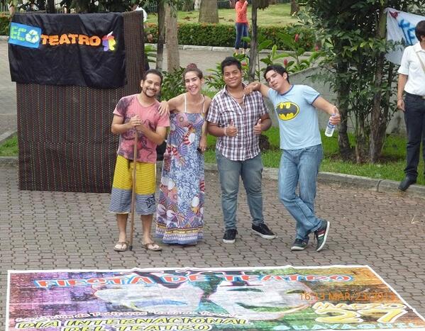 ecoteatro's tweet photo. En una de nuestras tantas presentaciones. #ElChambero http://t.co/upAoSiLUau
