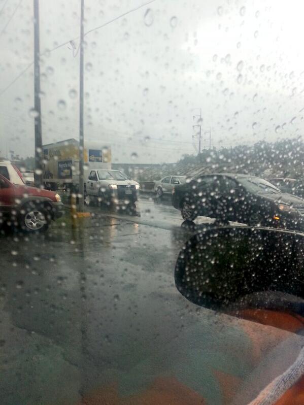 NavavictorM's tweet photo. @escuadronvial trafico lento sobre morones prieto a la altura del puente atirantado http://t.co/0CsvOuzlSi