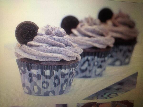 UTKHomeCooked's tweet image. $2 Oreo cupcakes for tomorrow! Send me a message to place your order!