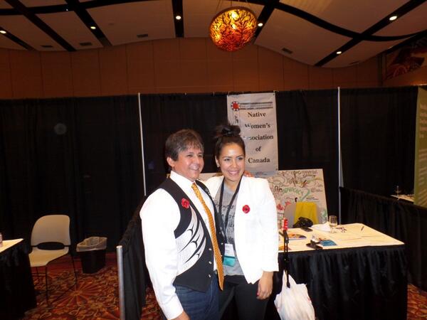 TheRedPoppyFund's tweet photo. Chief Clarence Louis supporting First Nations business and Veterans!! http://t.co/jNcWsOEhgF
