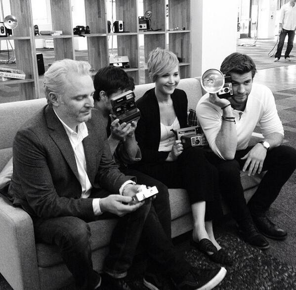 vitorlmeyer's tweet image. Francis Lawrence, Josh Hutcherson, Jennifer Lawrence e Liam Hemsworth #InstagramCamera