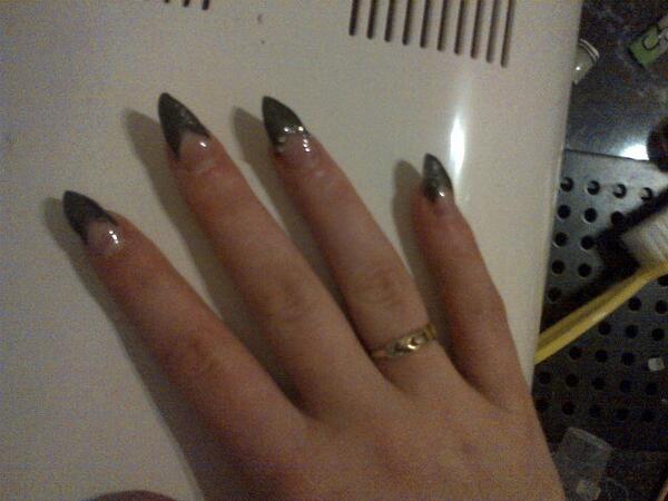 Rowenee's tweet image. New nails intresse ? Ask me