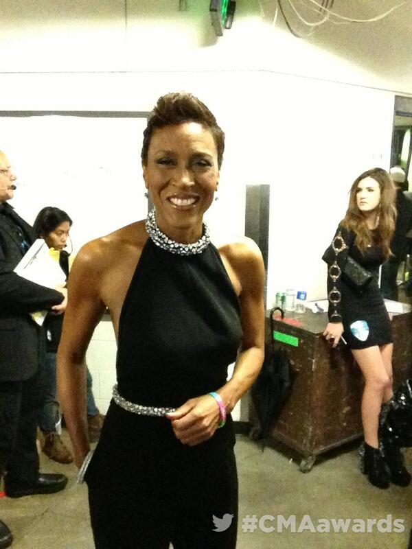 RobinRoberts's tweet photo. Nervous to be presenter..yikes! "@peoplemag: Backstage at the #CMAawards live on #ABC! #CMAawards w/@RobinRoberts http://t.co/50AdBPgxPW”