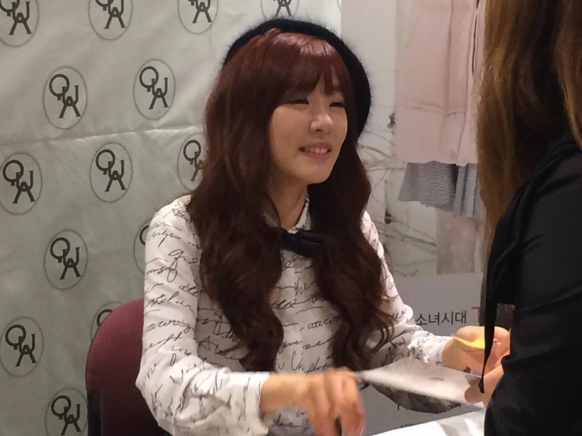 [PIC][07-11-2013]Tiffany xuất hiện tại buổi fansign cho thương hiệu "QUA" vào chiều nay BYc8Y19CUAAdT7I