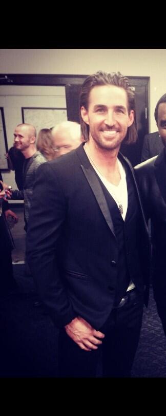 natalieleblanc_'s tweet image. Can we all just take a moment to admire @jakeowen luscious locks ?!  😍😁 #heisbeautiful