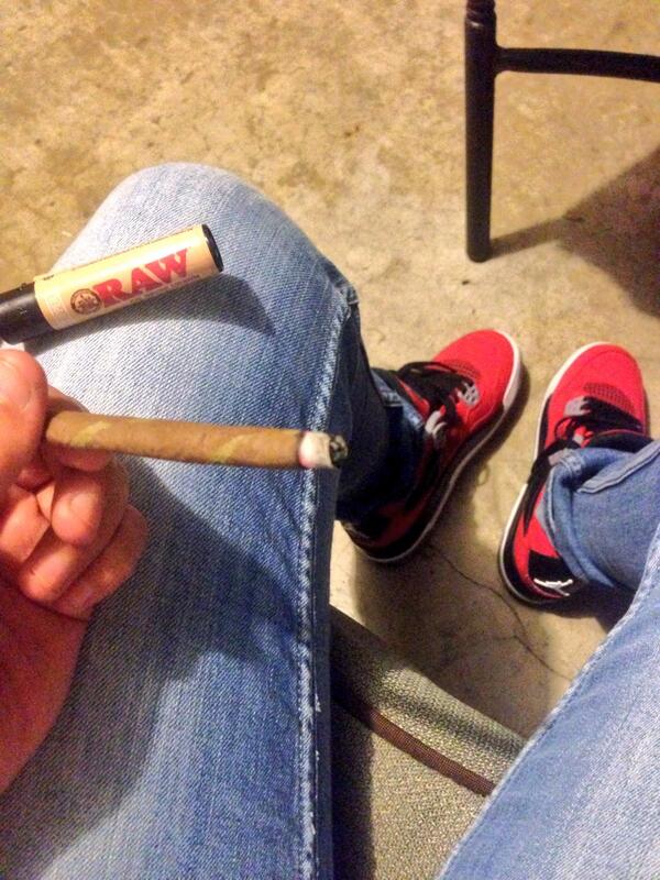 TimeIsMoney209's tweet photo. Cookie in my Blunt🍪💨 http://t.co/FMc7YuKTjc