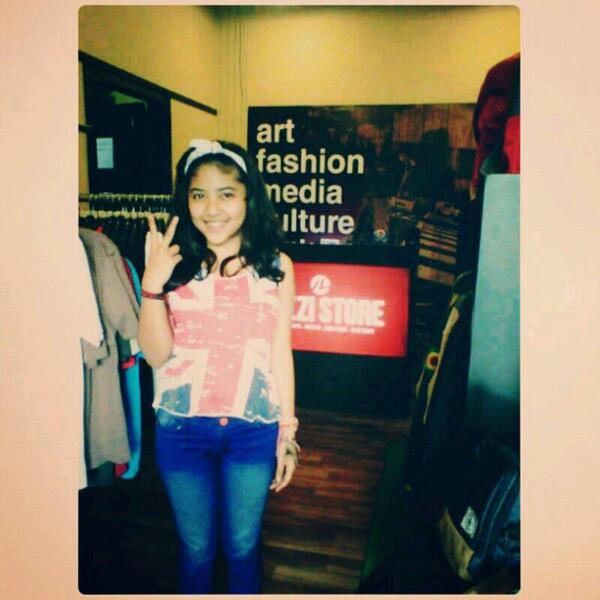 Mampir yukkkk ke toko, nanti ketemu sama yang manis kozzi store bangetttt nih. Cc: <a href="/ayuekaaa/">bara</a>