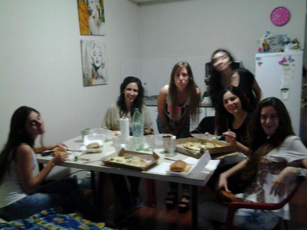 barbi11__'s tweet photo. Cena rosarina con las gedes.. @GuillaPretini @PilarPretini @MFlorSuarez @MerBaldocchi @Cedigiacomo #Anto http://t.co/lnov4fJd2M