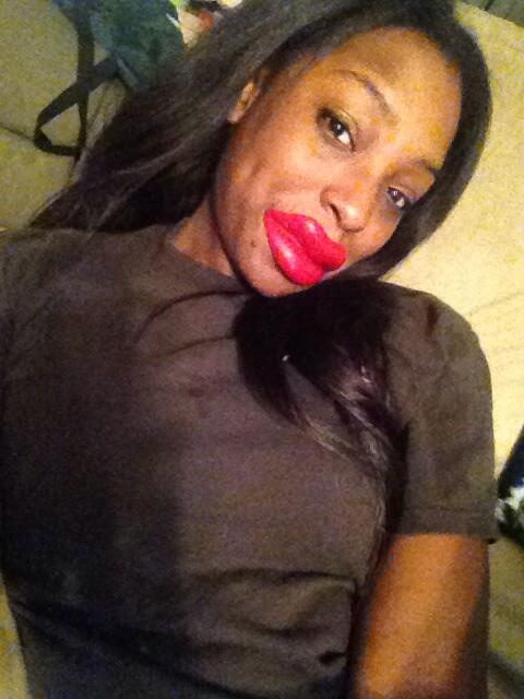 0NEiNAMiLLi's tweet image. Big ol lips. #waxlips