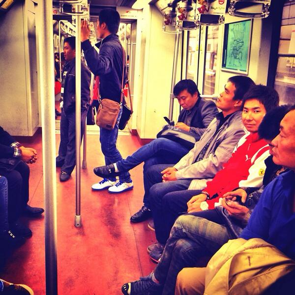 電車乗ってコース来た！ I took train to shang-hai circuit.