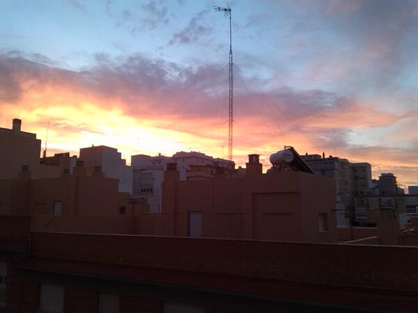 karmely_morocha's tweet photo. BuenOS Y MAgicos dias !!! @ines_me_ @IsitaEspejo http://t.co/FT7S5OMO13