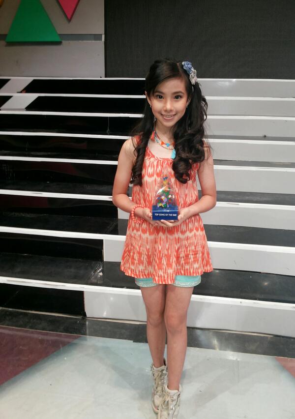 SBB_Smartfren's tweet photo. @AgathaChelsea18 congratsss dgn lagu "best friend forever" #tpfriend jd TOP SONG OF THE DAY! :) http://t.co/UFzXoWJoT4