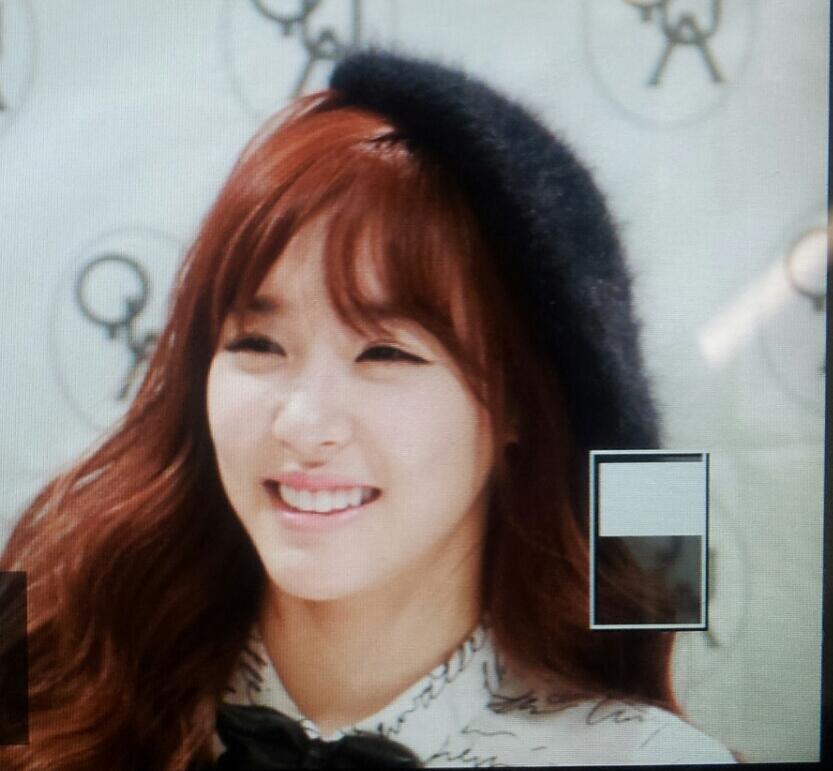 [PIC][07-11-2013]Tiffany xuất hiện tại buổi fansign cho thương hiệu "QUA" vào chiều nay - Page 3 BYdGYHcCUAANEmK