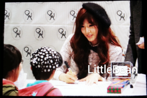 [PIC][07-11-2013]Tiffany xuất hiện tại buổi fansign cho thương hiệu "QUA" vào chiều nay - Page 3 BYdHUvGCUAAiEHT