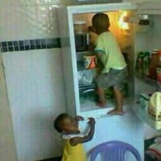 ComThaps's tweet image. Break in.