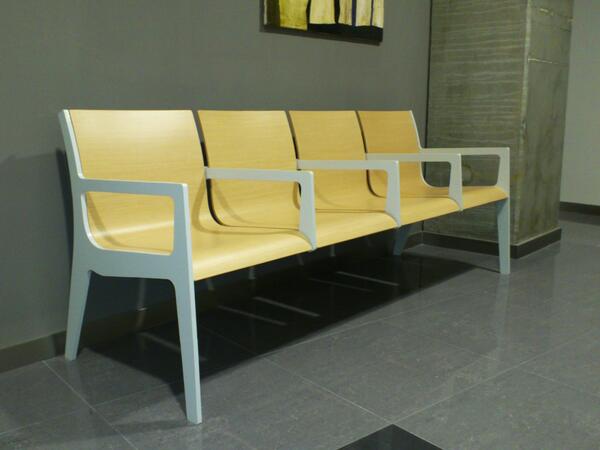 ExitSeating's tweet image. New #personalizeddesign. 4 seats bench with metallic structure &amp;amp; oak wood seat. #exitseatingbcn