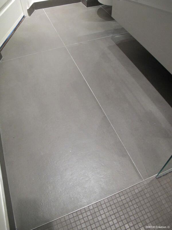 InsideCrea's tweet image. Salle de douche de 4,5m2 avec le Gigacer 60x120 et petite mosaïque