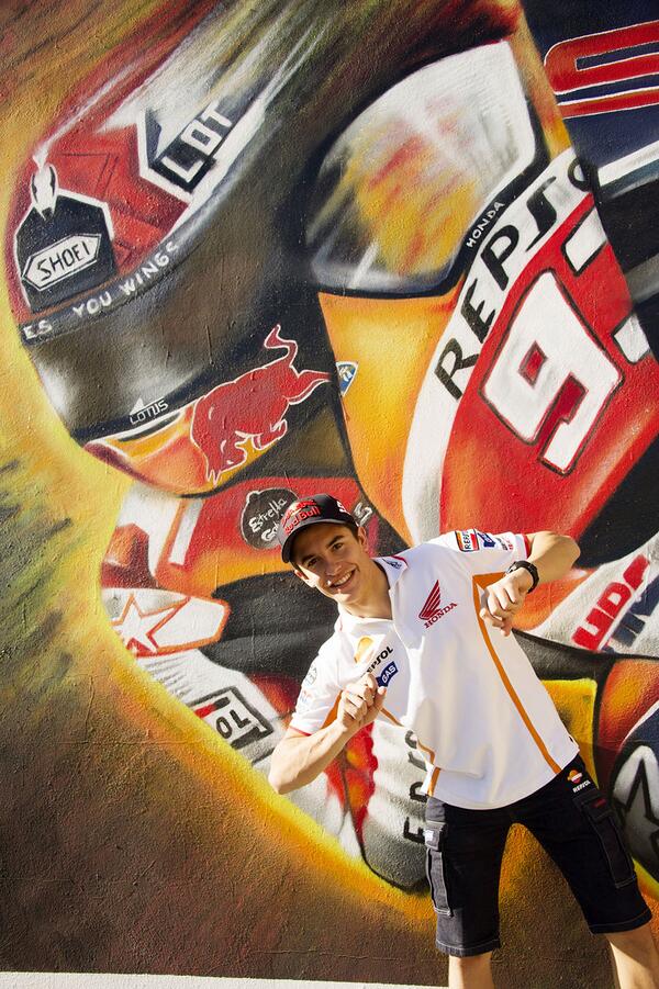 marcmarquez93's tweet photo. Buenos días!! Ya estamos en @CircuitValencia !! / Good morning!! We're in Ricardo Tormo Circuit in Cheste!! http://t.co/xS3l0cENdo