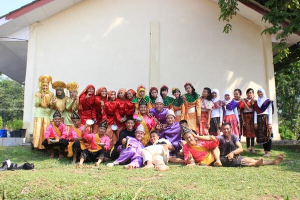 KacangSMANSA's tweet photo. "@IndiKrnt: Hallooo @KACANG_ipac @KacangSMANSA ;;) http://t.co/pX6OIGEqWg"