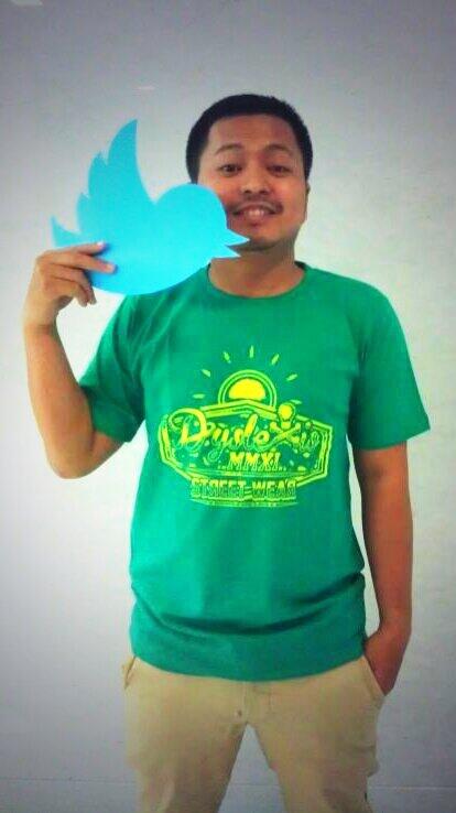 Jangan lupa follow <a href="/DyslexisCloth/">Dyslexis Cloth</a> ya! Karena ada kaos menarik u/ setiap 6 tulisan terpilih dlm Menulis Bertopik!