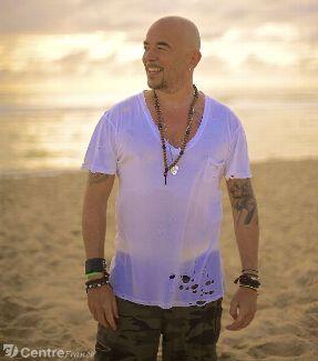 1OOpour1OOFans's tweet photo. "Mes concerts sont devenus très familiaux. Il n’y a plus de distance !"@ObispoPascal #Obispo http://t.co/rMwM4XGWnP http://t.co/ZoTUTQ0CyS