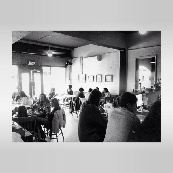 BallenaFelizBar's tweet photo. Nubes y Jazz en el Desayuno en @BallenaFelizBar http://t.co/R56tIkalqC