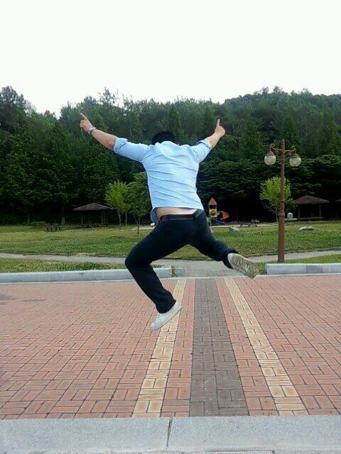 changhoon79's tweet photo. Jumping in the sky. Jumping to the dream. http://t.co/AULzbkz4Dd