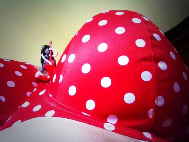 This dotty red bra gives a fab 50's pointy shape. A definite keeper. (Pic taken from below btw). #Marceline