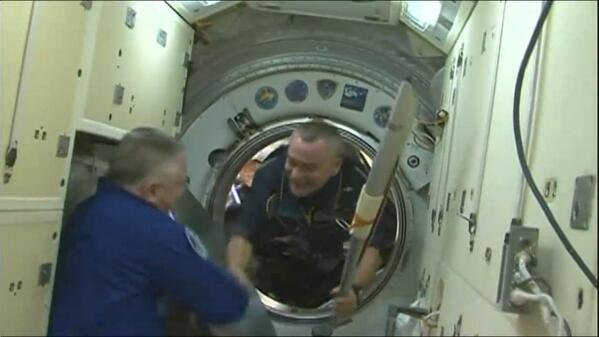 NASA's tweet image. Hatches are open
between #Soyuz &amp;amp; #ISS. All 9 #Exp37 #Exp38 crew members are aboard. go.nasa.gov/1i8PwVo 