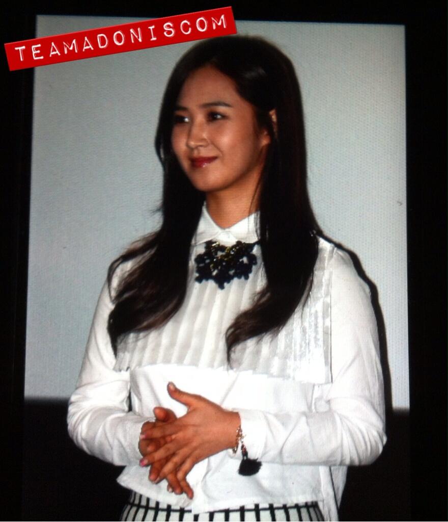 [PIC][07-11-2013]Yuri xuất hiện tại sự kiện "Lotte Cinema" Stage Greeting vào chiều nay + Selca của cô cùng các diễn viên khác BYeHFj3CUAIFwjz