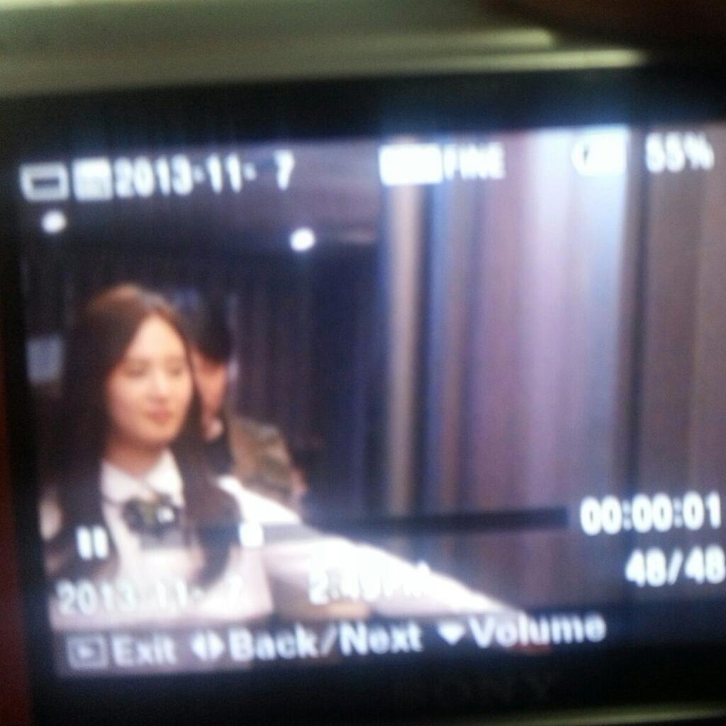 [PIC][07-11-2013]Yuri xuất hiện tại sự kiện "Lotte Cinema" Stage Greeting vào chiều nay + Selca của cô cùng các diễn viên khác BYeJgDVCAAA5IZi